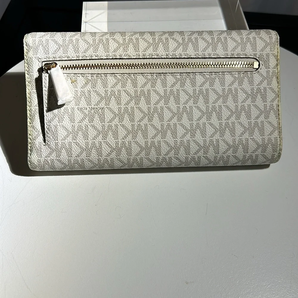 Michael Kors Jet Set Large Logo Trifold Wallet! NWT - Picture 3 of 3